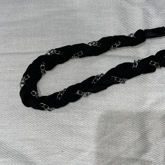*FREE WITH ANY BUNDLE* Black and silver headband - Picture 2 of 3